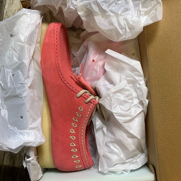 Clarks Women's Wallabees Coral Suede Moccasins Size 11.5 - Picture 9 of 11